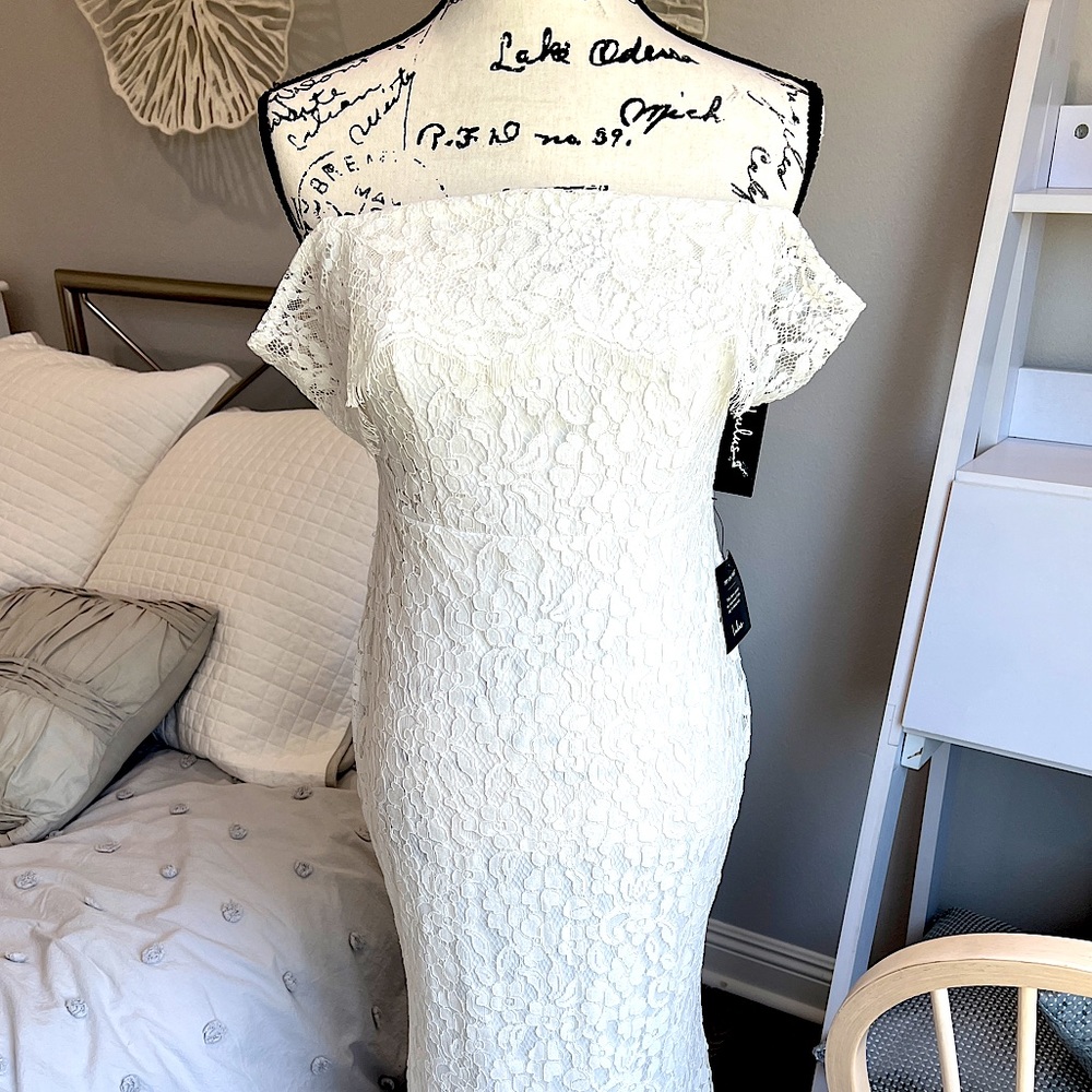 Gorgeous Off Shoulder Lace Detail Wedding Dress - Mermaid